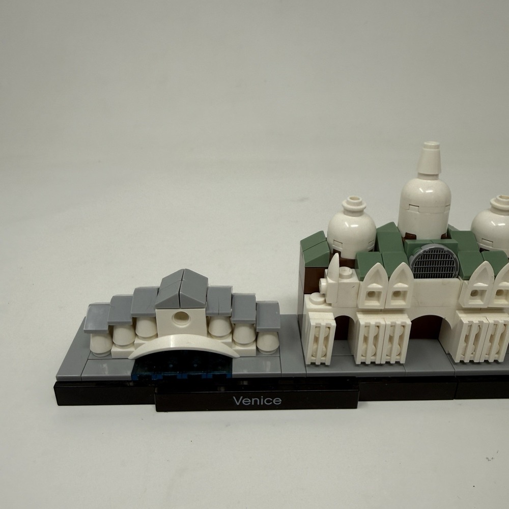 LEGO ARCHITECTURE: Venice (21026) 100% COMPLETE (NO BOX/MANUAL) - Picture 2 of 11